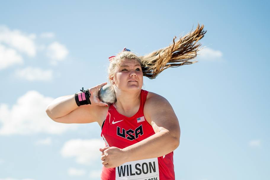La statunitense Alyssa Wilson in azione nel getto del peso (Getty Images)